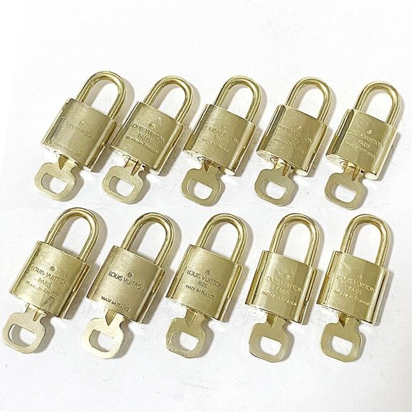 Authentic LOUIS VUITTON LV 10 SET PADLOCK KEY BAG CHARM CADENA GOLD-PLATED - Picture 2 of 4